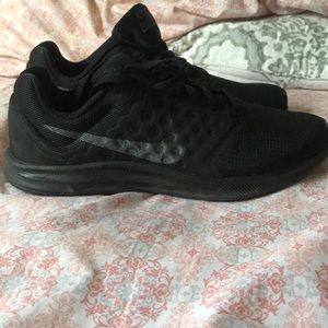 Nike tennis shoes. All black size 7